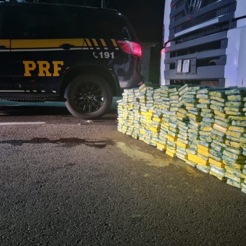 Polícia apreende mais de 280 quilos de cocaína escondidos em caminhão durante fiscalização