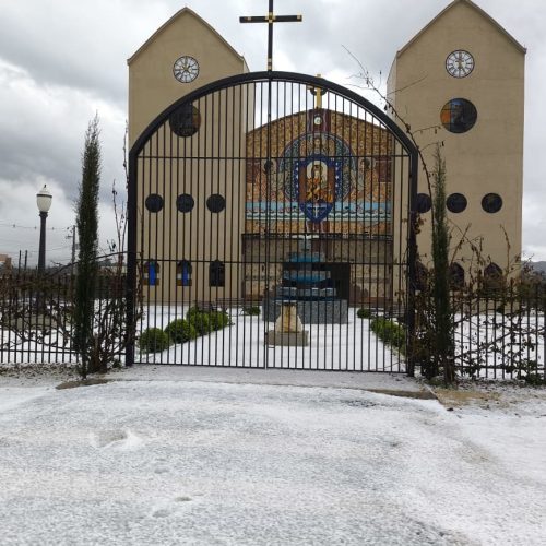 Temporal com granizo surpreende moradores em Castro