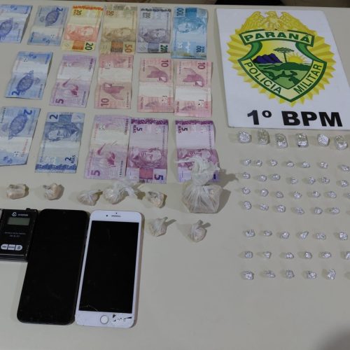 Polícia Militar prende dois foragidos e apreende drogas em Carambeí