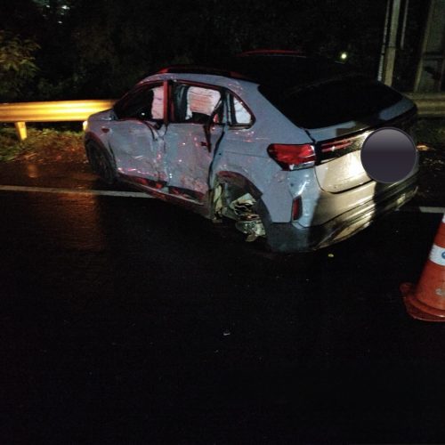 Casal fica ferido após colisão entre carro e caminhão na PR-151