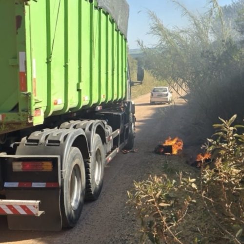 Princípio de incêndio em caminhão mobiliza Defesa Civil em Carambeí