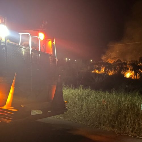 Grande incêndio atinge vegetação e mobiliza bombeiros em Carambeí