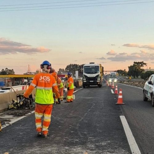 Obras no viaduto de Carambeí avançam durante a madrugada