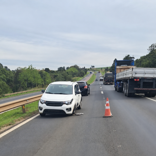 Motorista é encaminhado à delegacia após saída de pista na região