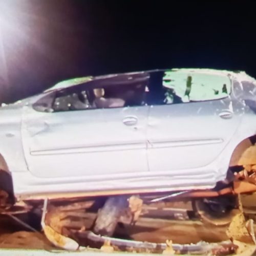 Condutor de 20 anos fica ferido após capotamento na PR-151