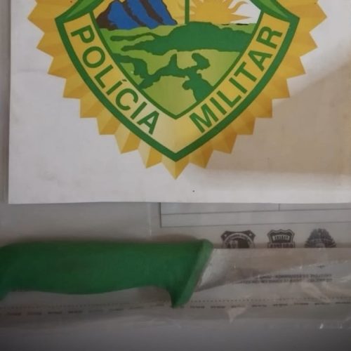 Homem é detido após ameaçar funcionários com faca em estabelecimento da região