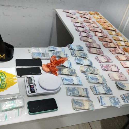 ROTAM apreende drogas e encaminha envolvidos à delegacia