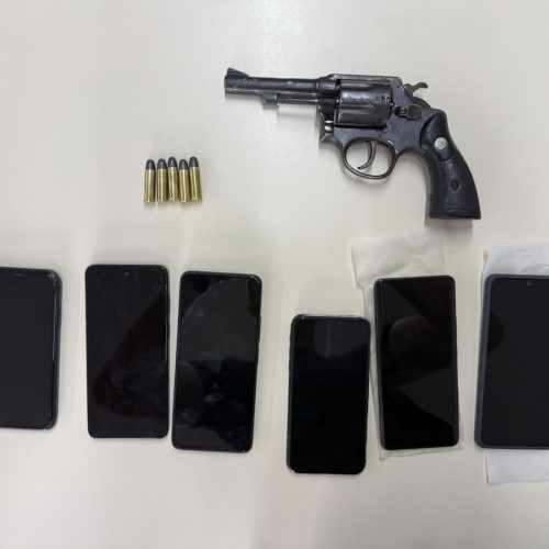 Casal é preso em flagrante por comércio ilegal de arma de fogo&nbsp;