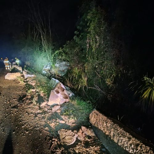 Caminhoneiro sofre ferimentos leves em acidente na BR-376&nbsp;