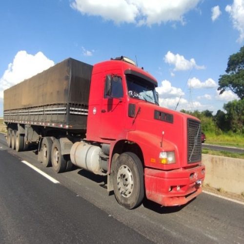 PCPR indicia motorista após caminhão atingir motociclista a quase 150 km/h na PR-151