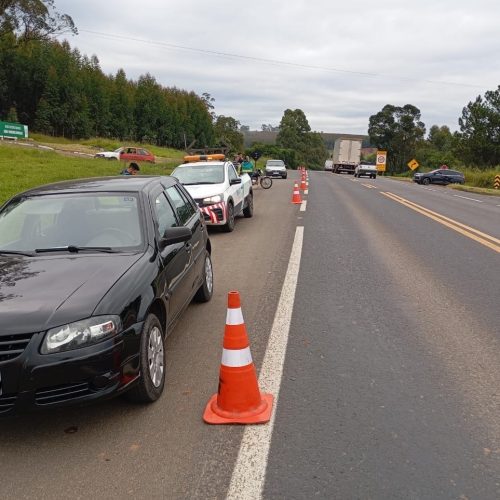 Colisão traseira na PR-151 deixa motociclista ferida