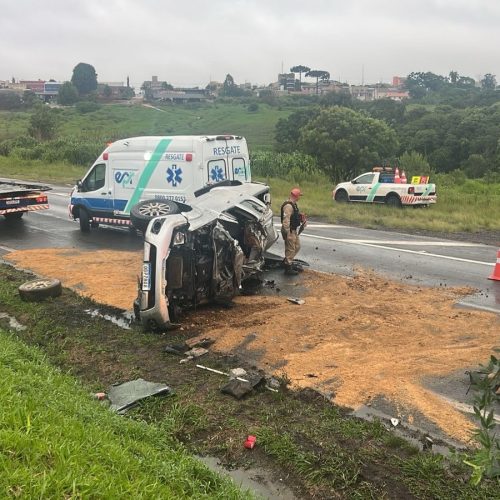 Grave acidente interdita parcialmente rodovia em Carambeí