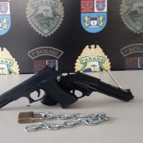 Polícia Militar prende homem por ameaça com simulacros de arma de fogo