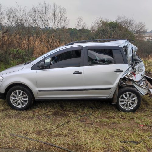 Acidente na PR-151 em Carambeí deixa uma pessoa ferida e envolve três veículos