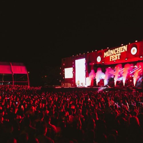 Casa cheia marca abertura da 34ª Münchenfest com sangria do barril e show de Gusttavo Lima