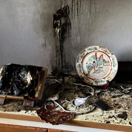 Bíblia parcialmente preservada após incêndio chama atenção em Carambeí
