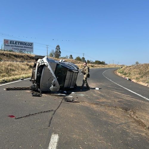 Perseguição termina em capotamento e apreensão de 350 kg de maconha na região