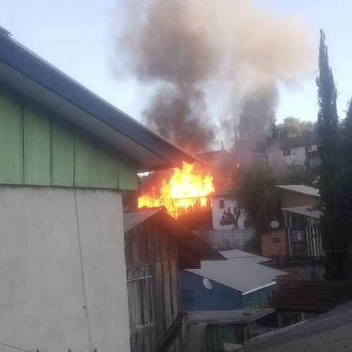 Incêndio em residência no Bairro Boqueirão mobiliza Defesa Civil e Corpo de Bombeiros