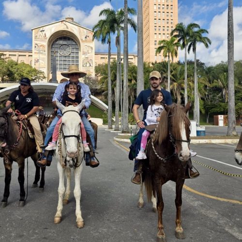 Tropeiros de Carambeí e Castro concluem romaria e chegam ao Santuário de Aparecida