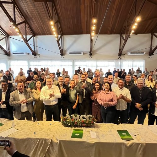 Prefeitos da AMCG recebem secretários de Estado e debatem projetos para os Campos Gerais