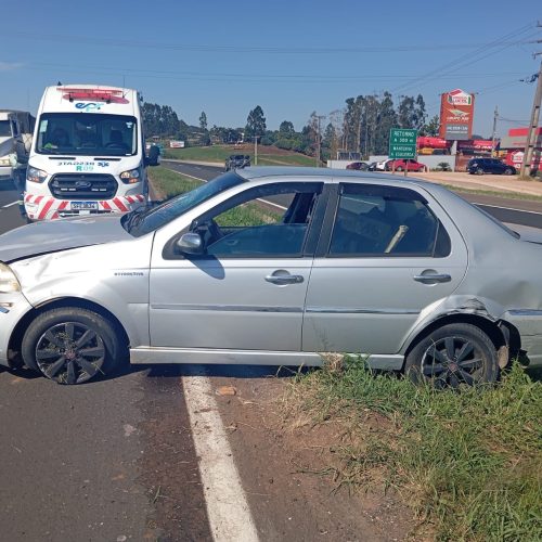 Acidente entre dois veículos deixa motorista ferido na PR-151 entre Carambeí e Castro