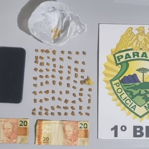 Polícia Militar apreende drogas e encaminha dois suspeitos por tráfico em Carambeí