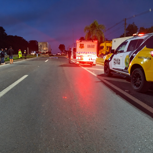 Pedestre morre após ser atropelado por caminhão na PR-151