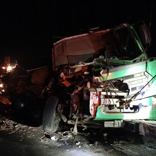 Caminhões se envolvem em acidente na PR-151