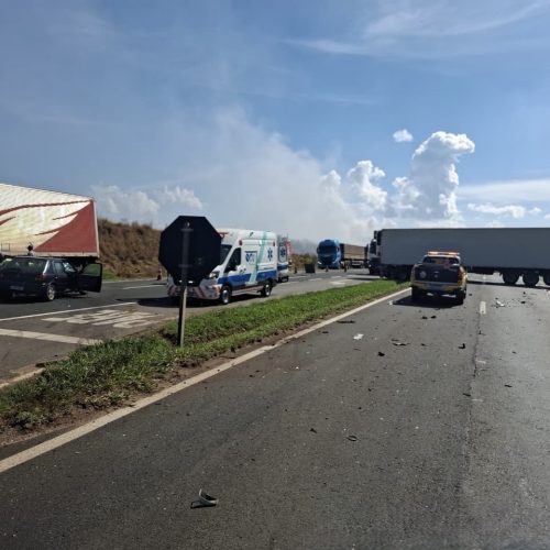 Colisão entre carro e caminhão deixa vítima grave na PR-151