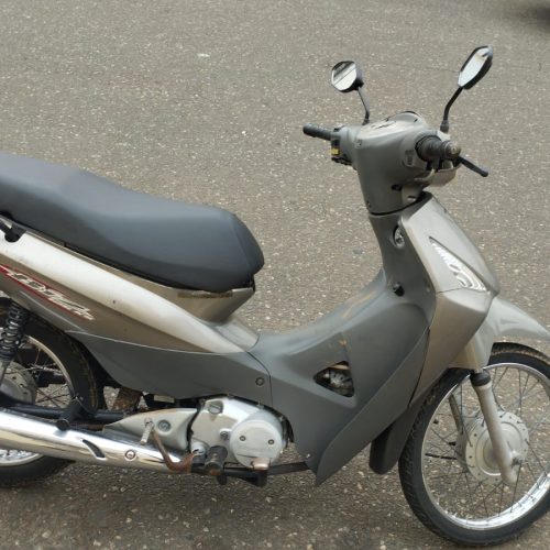 PM recupera motocicleta furtada e apreende adolescente na região