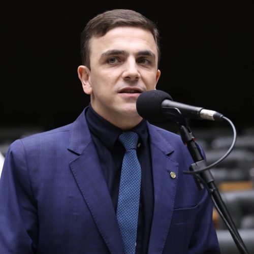 Aliel Machado parabeniza nova gestão da AMCG durante pronunciamento em Brasília