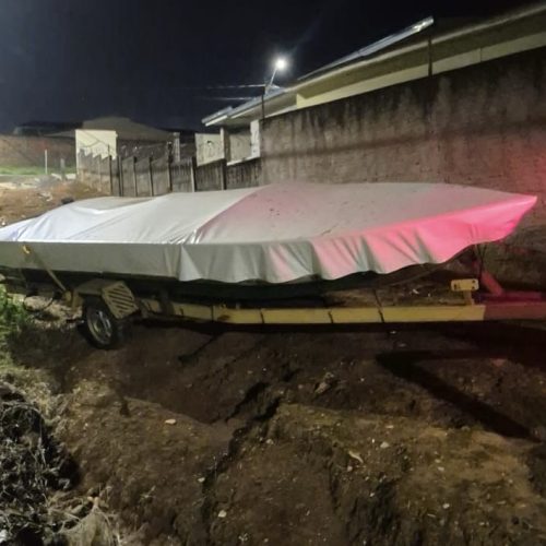 Polícia Militar recupera barco furtado após perseguição na região