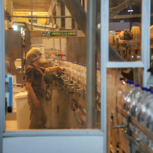 Com alta de 1,2% em 12 meses, indústria do Paraná cresce acima da média nacional