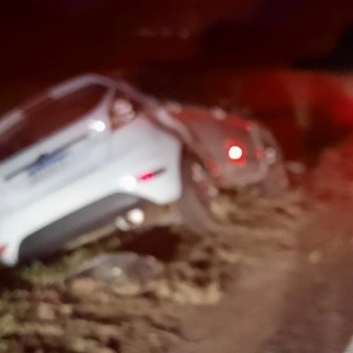 Motorista fica ferido após capotamento na PR-151, em Carambeí