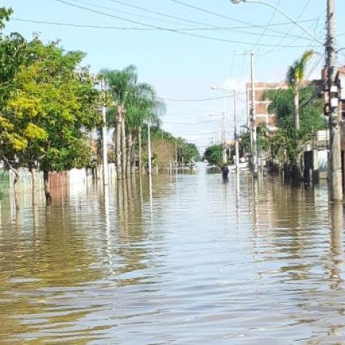Defesa Civil do RS confirma 107 mortes devido às chuvas no estado