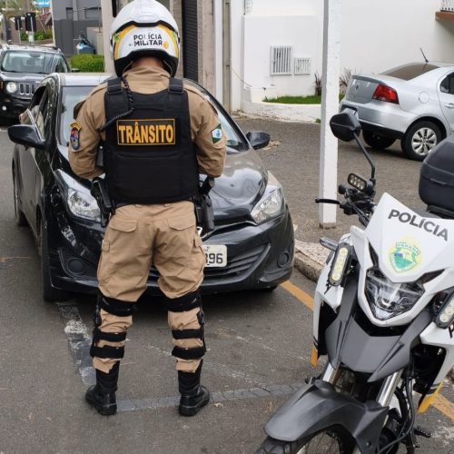 Veículo com mais de R$ 118 mil em débitos é flagrado durante abordagem de trânsito na região