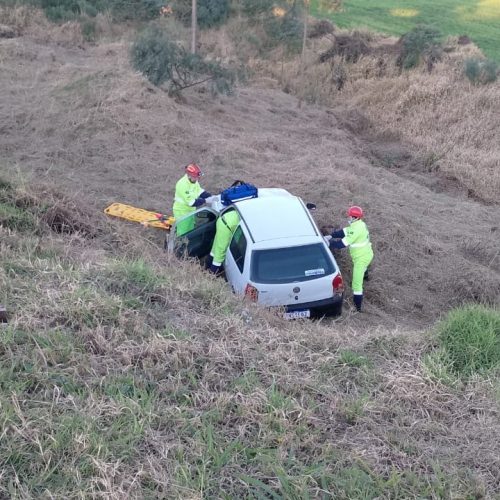 Acidente em Carambeí: Veículo despenca em ribanceira na PR-151