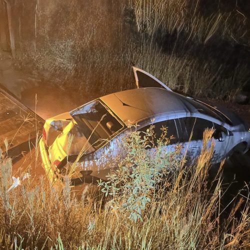 Saída de pista deixa duas pessoas feridas na PR-151 entre Castro e Carambeí