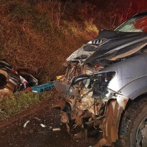 Motorista morre ao invadir pista contrária e bater em caminhonete no PR