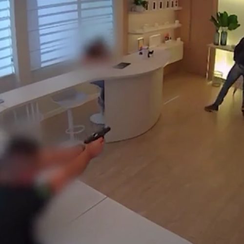 Empresário reage a assalto e atira em ladrão: vídeo impressionante