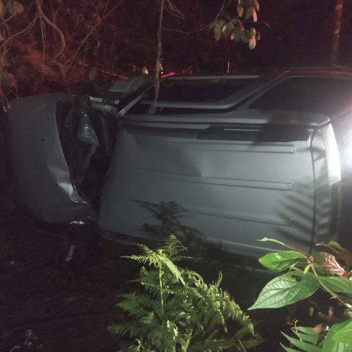 Capotamento na região deixa uma pessoa ferida