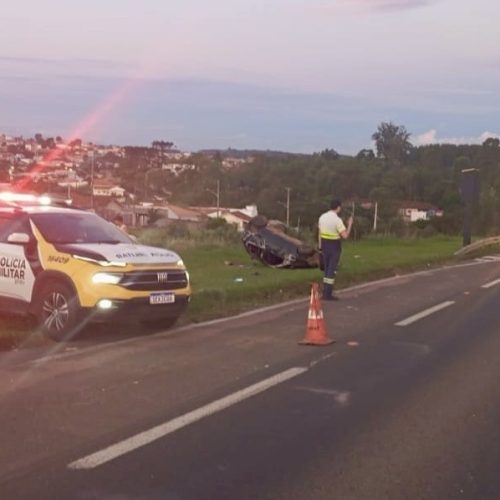 Acidente na PR-151 deixa dois jovens feridos