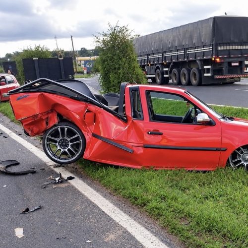 Colisão traseira deixa motorista ferido na PR-151, em Carambeí