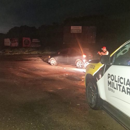 Motorista fica ferido após carro sair da pista na PR-151, em Carambeí