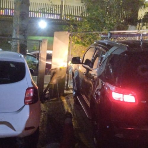 PM recupera veículo roubado e prende autores na região