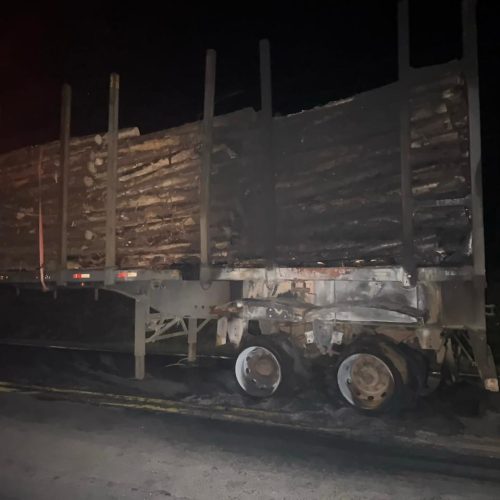 Incêndio atinge conjunto de carretas&nbsp;na região