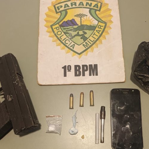 PM prende dois homens e apreende arma e drogas durante abordagem na região