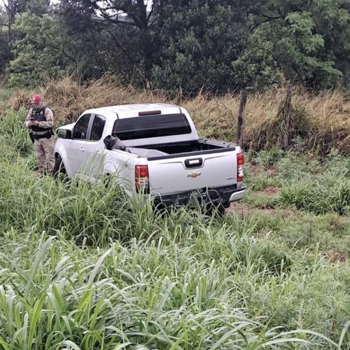 S10 bate na traseira de caminhão na PR-151, em Carambeí