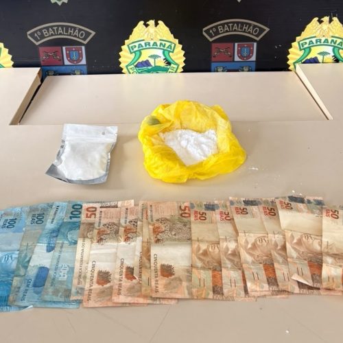 PM apreende cocaína escondida em veículo e prende suspeito por tráfico na região