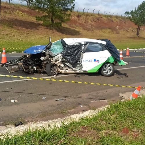 Colisão frontal na PR-151 deixa um morto e uma mulher ferida
